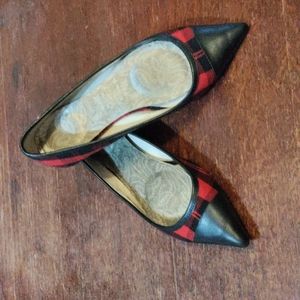 Michael Kors buffalo plaid flats size 6    ItemGW2.5